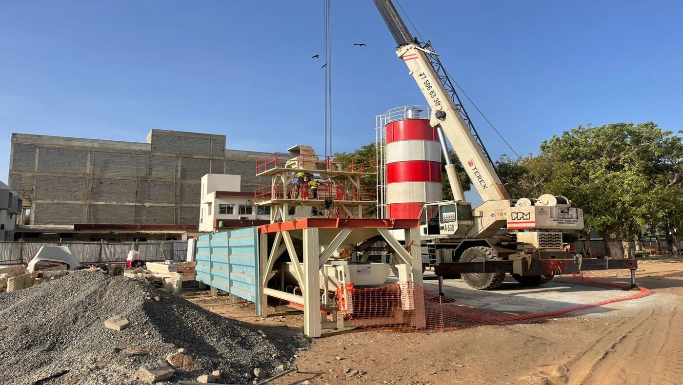 fonsis_dantec_galerie_installation_de_la_centrale_a_beton_avril_2023_01